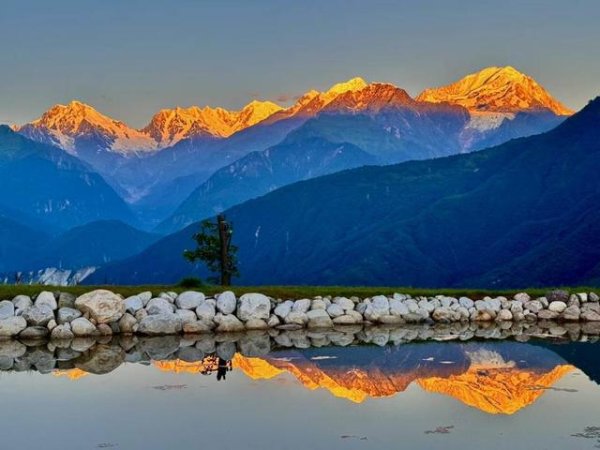 豪瑞优配 四川泸定文旅新发现：大杠坪“正面”贡嘎山 金山“映照”古鲁海